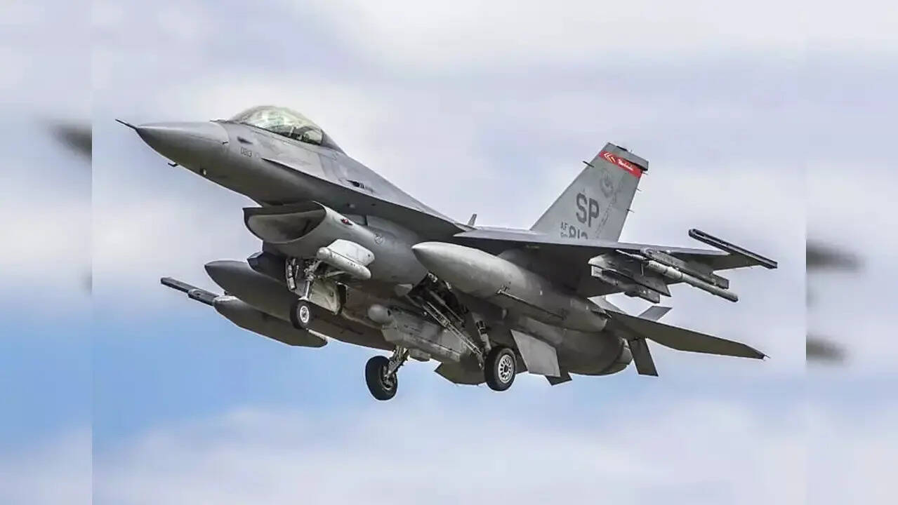 F-16. F-16.